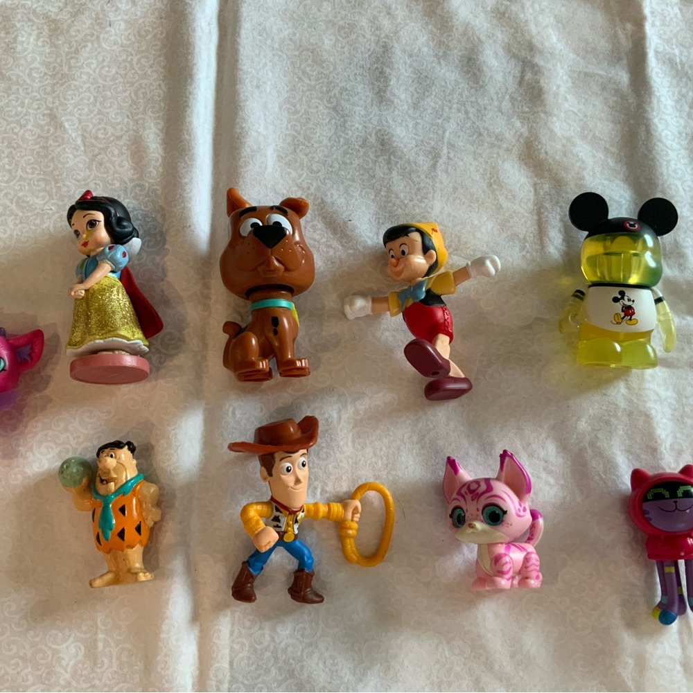 Lot 9 Disney Toys Scooby- Doo Goofy Woody Mickey Mouse Pinocchio SCRATCHES A1